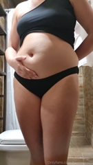 754031954_the-result-on-my-belly-after-stuffing-myself-with-a-kebab-b_5.mp4
