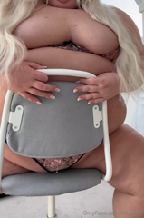 809416471_little-chair-or-big-gal-help-me-get-even-fatter-so-i-bre_0.mp4