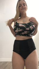 17297673_this-top-is-so-tiny_0.mp4