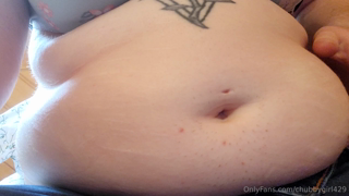 522649898_up-close-belly-navel-play_0.m4v