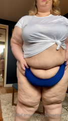 110075238_making-my-huge-thighs-clap-in-tiny-shorts_0.m4v