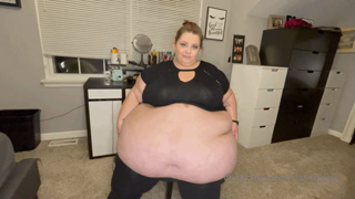 221292600_a-little-belly-shake-for-your-weekend_0.mp4
