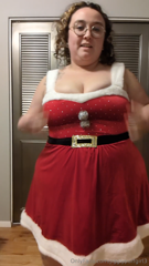 1430548171_i-m-bursting-out-of-this-dress-it-was-so-hard-to-take-off_0.mp4