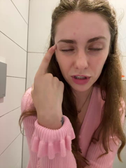 MariiD_Stripchat_20260521_151922.mp4