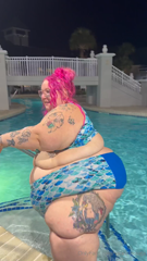 1708552136_lugging-650-lbs-of-pure-fat-in-and-out-of-the-pool-is-very-d_0.mp4