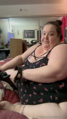 1119218851_fat-girl-workout-on-bed-and-the-struggles-that-come-with-it_0.mp4