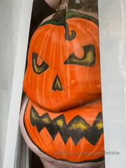 410685491_all-the-pumpkin-extras-screen-grabs-photos-clips-and-g_17.mp4
