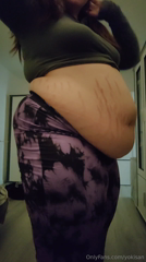 987364889_i-m-shocked-that-my-belly-is-so-soft-and-huge_2.mp4