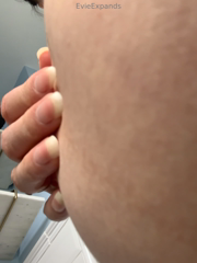 987220552_just-a-little-belly-button-popped-out-and-begging-for-some_2.mp4