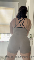 402060995_she-said-look-ma-no-hands-hang-tight-with-these-clips-whil_4.m4v