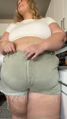 1006216471_i-came-home-and-needed-a-little-treat-but-noticed-you-wer_0.mp4