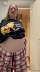 922731854_are-my-pjs-shrinking_0.mp4