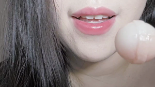 2025-08-10 Chupa Chups Licking ASMR.mp4