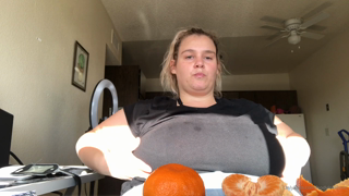 430594701_eating-some-juicy-tangerines_0.mp4