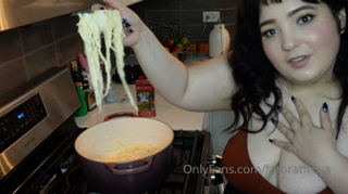 1469788954_manipulating-you-to-gainyou-look-so-cute-when-you-eat-thats_0.mp4