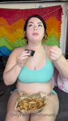 565932092_pretty-girls-eat-enough-wingstop-for-2-i-dont-make-the-ru_12.m4v