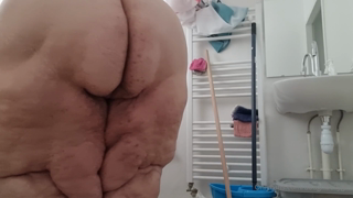 865665198_it-s-difficult-to-shower-at-over-650lbs-here-is-a_0.mp4