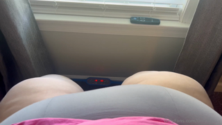 1014497280_onlyfans-exclusive-quick-leg-jiggle-on-the-vibration-boar_0.mp4