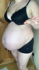 426743305_im-not-pregnant-i-just-really-like-pizza-join-me-in-my-pr_0.m4v