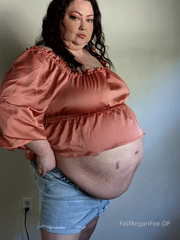 590098255_this-greedy-feedee-gained-no-weight-this-week-and-i-m-ready_0.mp4