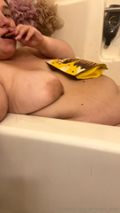 974330894_not-feeling-great-so-i-squeezed-myself-into-the-tub-with-a-s_0.mp4
