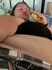 391034869_food-glorious-food-i-just-love-lazing-around-in-my-pjs-stuf_3.mp4