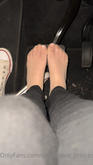 462165835_my-nylon-feet-looking-cute-tonight_0.m4v