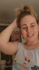 550606685_happy-fat-gut-friday-do-you-like-my-new-powder-puff-g_1.m4v