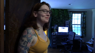 Bettie Fucks a Fan.mp4