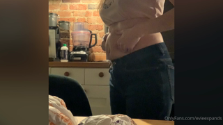 906400669_a-absolutely-massive-stuffing-of-6-5-burgers-fries-soda-an_0.m4v
