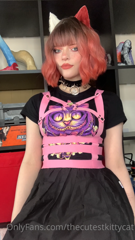 320869564_ahegao-squishy-face-and-a-few-pics-of-some-outfits-3_21.m4v