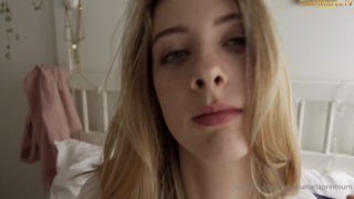 Annabanana strips and show pussy upclose - CamWhores.mp4
