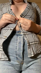 213946505_trying-on-the-smallest-shirt-i-have-in-my-wardrobe-goes-a_16.m4v