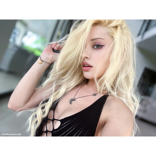 blackdress-1.jpg