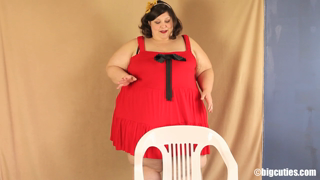 trysta-vid-chair-04.MP4