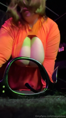 1124451839_aw-jinkies-velmas-ass-looking-nice-tho_0.mp4