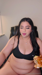 1464489233_mmmmmm-i-couldnt-help-but-pig-out-on-some-burgers-fries-h_0.mp4