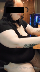 199157040_you-can-t-leave-this-chair-until-you-finish-your-food-n_0.mp4