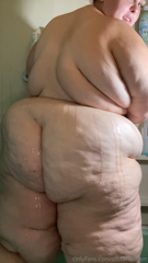 888901939_my-body-looks-so-good-with-oil_9.mp4