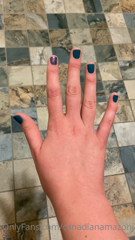 44839959_gave-myself-a-little-manicure-love-paining-my-nails-bigh_1.m4v