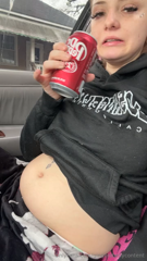 969931196_snacking-in-my-car-yum_1.mp4