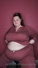 463582895_short-belly-play-with-slow-motion-jiggle_0.m4v