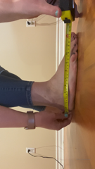 40260119_a-little-foot-stretch-measure_0.mp4