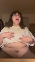 1653061487_yapping-showing-my-belly-and-letting-you-choose-the-next-vi_0.mp4