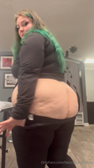 1815728980_flashing-my-ass-at-the-tattoo-shop_0.mp4