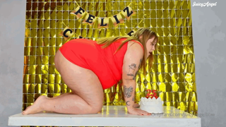 1173649713_fail-cake-stuffing-one-of-juicy-s-favorite-dates-of-the-y_0.mp4