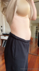 1580876655_swipe-for-belly-before-and-after-stuffing-if-you-enjoy_1.mp4