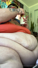 1245231941_what-it-s-like-when-my-online-feeders-stuff-me-yummy-yumm_0.mp4