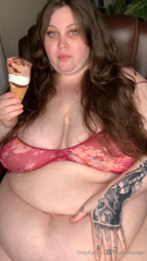 994376646_minimal-talking-lots-of-eating-sounds-touching-my-fat-body_4.mp4