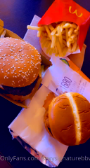 422599731_hungry-girl_1.m4v
